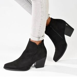 Qupid Black Heeled Ankle Booties Size 8